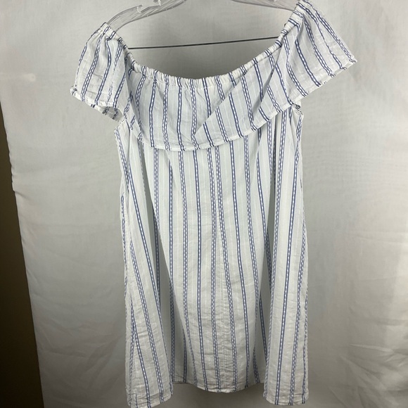 Off The Shoulder Dress - Picture 9 of 11